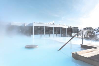 The Retreat Iceland Review Luxury Hotel On Blue Lagoon British Gq After Your Swim Moor Yourself Up In By The Hotel S Spa Restaurant Where You Can Order A Gl Of Champagne While Still Submerged Water